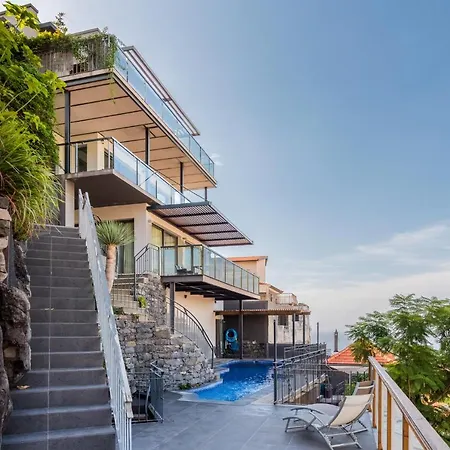 Number 15 Ocean & View *