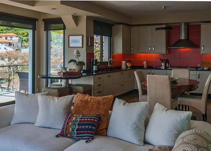 Number 15 Ocean & View *