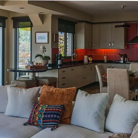 Number 15 Ocean & View *